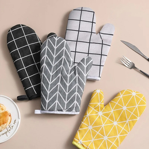 ถุงมือผ้าฝ้ายแท้100% ทนความร้อนพร้อมดีไซน์ให้ผ้าห่มเพื่อความสบายในการอบและห้องครัว - Product Image 3