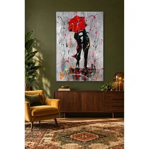 Impression sur toile : Couple Fida s'embrassant sous un parapluie rouge - Product Image 3