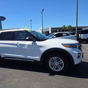 Ford Explorer XLT 2023 4 Puertas SUV AWD en Excelentes Condiciones (2.3L 4cyl Turbo 10A) - Product Image 1