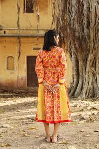 ชุดเดรสผ้าฝ้ายลายดอกไม้ชากุระพิมพ์ลายด้วยมือ - Product Image 2