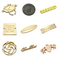 Étiquettes métalliques dorées en relief personnalisées avec logo de marque pour vêtements, vente en gros