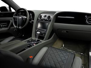 Nouveautés à prix réduits ! Voiture berline d'occasion FlyingSpur V-8 S AWD 4L 8 vitesses automatique avec sièges en cuir, modèle 2017 - Product Image 3