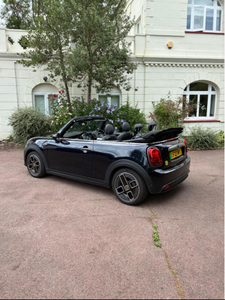 Mini Cabriolet Électrique Bleu d'Occasion 2023, 50-70 kWh, Propulsion Arrière, Boîte Automatique, Sièges en Cuir, Caméra Arrière, Volant à Droite, Toit Ouvrant, LED - Product Image 4