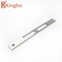Système de verrouillage brossé de conception classique verrouillant la plaque de gâche SUS304 en acier inoxydable 304 pour la plaque de couverture de porte à battants en aluminium