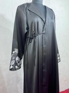 Abaya de soirée haut de gamme, brodée à la main, en satin et crêpe, ornée de perles - Product Image 4