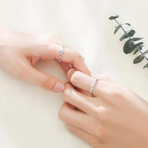 แหวนคู่เงินแท้ประดับมอสซาไนต์ Jeulia Feeling of Heartbeat ชุบโรเดียม ดีไซน์เรขาคณิต แหวนแทนคำมั่นสัญญา - Product Image 5