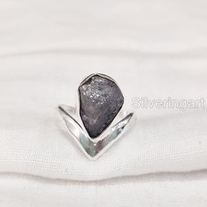 Exportación de joyería de piedra en bruto anillo de mujer tanzanita Natural piedra preciosa cruda diciembre piedra natal corona V anillo 925 anillo de plata esterlina - Product Image 1