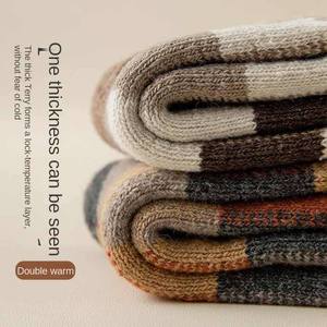 2025 Chaussettes en laine unisexes de dernière conception antidérapantes et antibactériennes fabriquées à Sialkot - Product Image 2