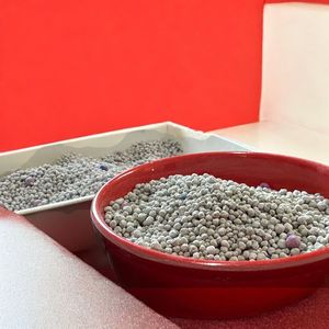 Litière pour chat en bentonite à agglomération rapide | Contrôle des odeurs puissant, absorption élevée et formule à faible teneur en poussière - Product Image 3