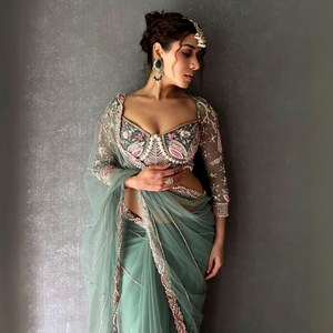 TRADICIONAL BANARASI ZARI TRABAJO SAREE CON BLUSA DESCOSADA VERDE - Product Image 4