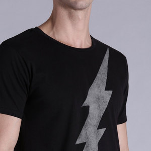 T-shirts de haute qualité au design tendance, étiquette privée, personnalisés, coupe ajustée, légers, fabriqués avec soin, en vente - Product Image 5