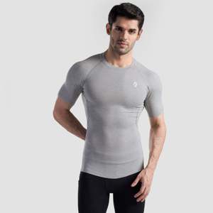 เสื้อกีฬา GA Sporty Slim Fit Compression ผ้าโพลีเอสเตอร์ถัก 100% สีเงินเทา สวมใส่สบาย ระบายอากาศได้ดี น้ำหนัก 180 กรัม มีโลโก้ - Product Image 1