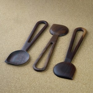 Ensemble de couverts en bois traditionnels et durables, ustensiles naturels faits à la main pour une restauration culturelle bio, jetables et réutilisables - Product Image 3