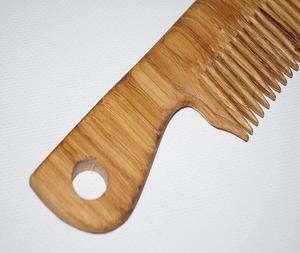 Peine de Madera de Sándalo Natural con Logotipo Personalizado para el Hogar o Salón, Peine para Peinar el Cabello con Mango de Madera por f s international - Product Image 4