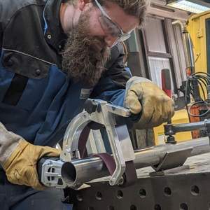 Máquina Neumática de Lijado de Tubos Redondos de 6 Velocidades para Acabado de Barandillas y Tubos Metálicos - Product Image 3