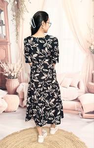 Presentamos nuestro impresionante traje de algodón para mujer con diseño reversible para un look festivo y elegante. - Product Image 2