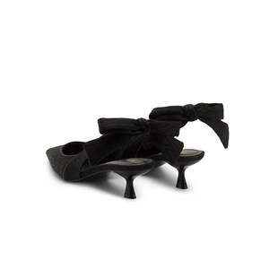 Sandales à talons Valentino Slingback Foulard VVV en noir - Product Image 4
