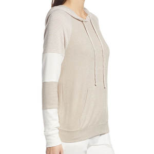 Sweat à capuche uni de style minimaliste avec poche frontale, pull-over tendance de couleur unie avec logo imprimé et cordons de serrage pour plus de confort - Product Image 3