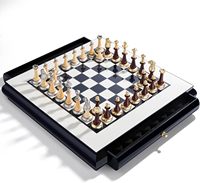 Jeu d'échecs moderne de luxe en métal Finition antique brillante Décors de table combinés polis colorés Jeu de réflexion Design de luxe lumineux