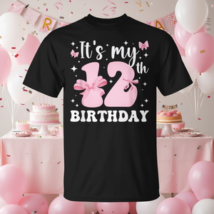 T-shirt con fiocco a tema Coquette per il dodicesimo compleanno, per ragazze di dodici anni, ideale per feste e celebrazioni - Product Image 3