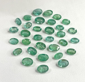 Fine Quality Natural Zambian Emerald Oval Cut 6x4-5x7mm Light Green Color Loose Gemstone for Making Jewellery at Best Price - Product Image 1