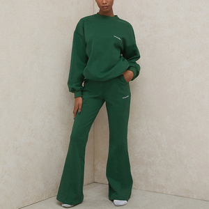 OEM Logo personnalisé Streetwear Ensemble Deux Pièces Jambe évasée Femme Pantalons Empilés Hauts Courts Motif Solide Tricot Sweats Décontracté - Product Image 3