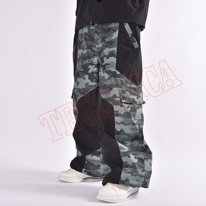 Pantalones de esquí y snowboard holgados para hombre, personalizados al por mayor, con estampado, impermeables, transpirables, con bolsillos con cremallera, resistentes al viento, 100% poliéster - Product Image 3