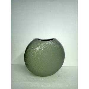 Vase circulaire en aluminium vert sauge de luxe, texture piquée, pot à fleurs de table |   Vases créatifs en forme de lune pour arrangements floraux - Product Image 1