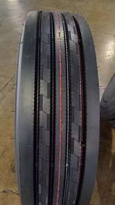 ยาง16PLY 295/75R22.5ดอกยางที่ลึกออกแบบมาสำหรับการขนส่งที่ต้องใช้แรงดึงและการออกแบบตัวเครื่องที่แข็งแรง - Product Image 4