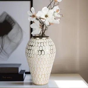 แจกันโลหะทำมือทันสมัยขายดี ของตกแต่งบ้าน แจกันตั้งโต๊ะ โดย Gani Craft Impex - Product Image 1