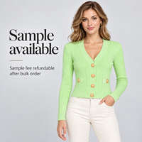 Cardigan en tricot pour femme, col en V côtelé vertical, boutons dorés décoratifs, coupe courte ajustée, tenue quotidienne, de bureau ou de soirée pour le printemps et l'automne