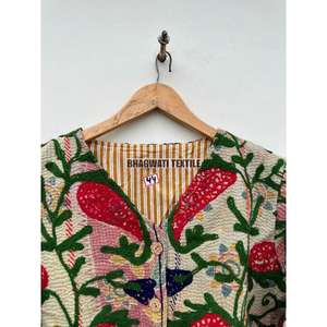 Chaqueta Kantha Suzani con bordado Floral bohemio, Unisex, trabajo a mano, lana, manga larga, borde crudo, estampado, diseño acolchado, bolsillo - Product Image 4