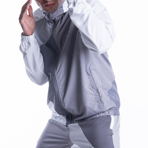 Vestes de sport de haute qualité conception de blocs de couleurs doublure en maille veste coupe-vent personnalisée pour hommes - Product Image 4