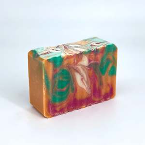 Savon Solide Artisanal Tropical Vacay 170g avec Beurre de Karité, Acide Kojique et Curcuma pour Tous Types de Peau - Product Image 2