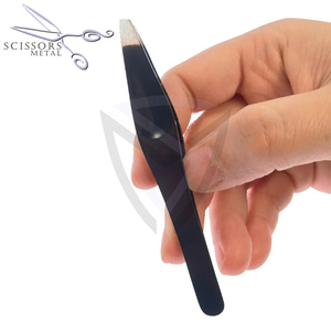 Pince à sourcils professionnelle en acier inoxydable Design à pointe incurvée avec logo personnalisé - Product Image 5