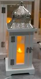 Lanterne en métal blanc et or de luxe avec panneaux en verre, effet de bougie chaude, décoration élégante pour la maison, cadeau de fête - Product Image 5