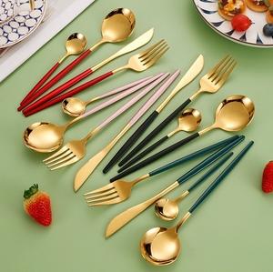 Ensemble de couverts en métal au design attrayant avec poignée mince en émail blanc fini or pour les ensembles de couverts de vaisselle de table à manger - Product Image 6