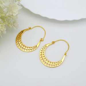 Pendientes tribales de mujer de estilo retro bohemio de diseño exclusivo Aros de latón chapados en oro de 18 quilates únicos Joyería de oreja Bohemia - Product Image 3