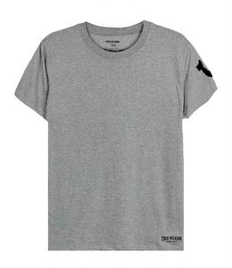 Camiseta básica para hombre hecha de algodón suave y duradero, ideal para capas o para usar durante todo el año - Product Image 1