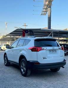 Toyota RAV4 XLE 2017, Interior Oscuro, Asientos de Cuero, Automático, con Volante a la Izquierda, Tamaño de Neumáticos R17, Gasolina/Eléctrico, Usado - Product Image 4