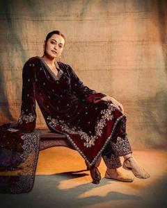 Terciopelo puro pesado con Bordado de hilo Trabajo con manga elegante y estilo elegante Top Palazzo Patrón Hermoso color Ropa de invierno - Product Image 1