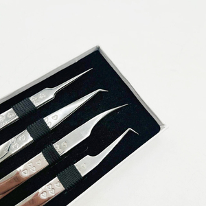 Pinzas para pestañas de acero inoxidable sostenibles, 45-90 grados de aislamiento pulido, fondo grabado en corazón con textura de punta suave - Product Image 5