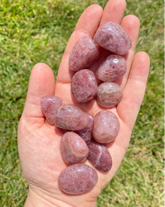 Vente en gros cristal rouge naturel fraise rouge cristal de quartz dégringolade pour la guérison pour la décoration - Product Image 3