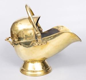 Cubo de carbón de latón macizo pulido diseñado para servir como contenedor de combustible funcional y accesorio de chimenea decorativo elegante - Product Image 1