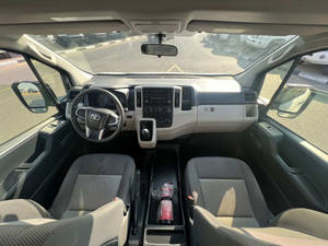 Voiture d'occasion de qualité et abordable, Toyota Hi-ace 2020, conduite à gauche - Product Image 2