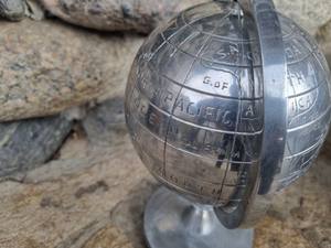 Globe du monde en aluminium fait à la main Globe décoratif nautique de Homescapes Metal Handicraft Process - Product Image 5