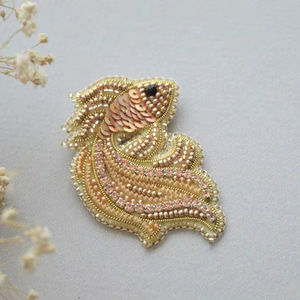 Broches con cuentas Broche de diseñador hecho a mano. Accesorios de alta calidad. Broche de diseño único. El mejor regalo para baby shower. - Product Image 1