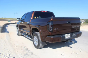 Tundra 2024 USADA EN BUEN ESTADO, Edición 1794, Crew Max, Volante a la Izquierda, Asientos de Cuero, Cámara Trasera - Product Image 3