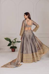 Designer indien prêt à l'emploi Lehenga Choli avec Dupatta à Fendy avec des travaux de codage de broderie pour les fêtes de mariage pour les vêtements pour femmes - Product Image 3