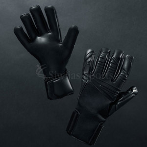 ถุงมือผู้รักษาประตูที่มีการยึดเกาะที่แข็งแรงและดีไซน์ที่ยืดหยุ่นเพื่อการเคลื่อนไหวที่ง่ายดายและการควบคุมลูกบอลที่ดีขึ้น - Product Image 2